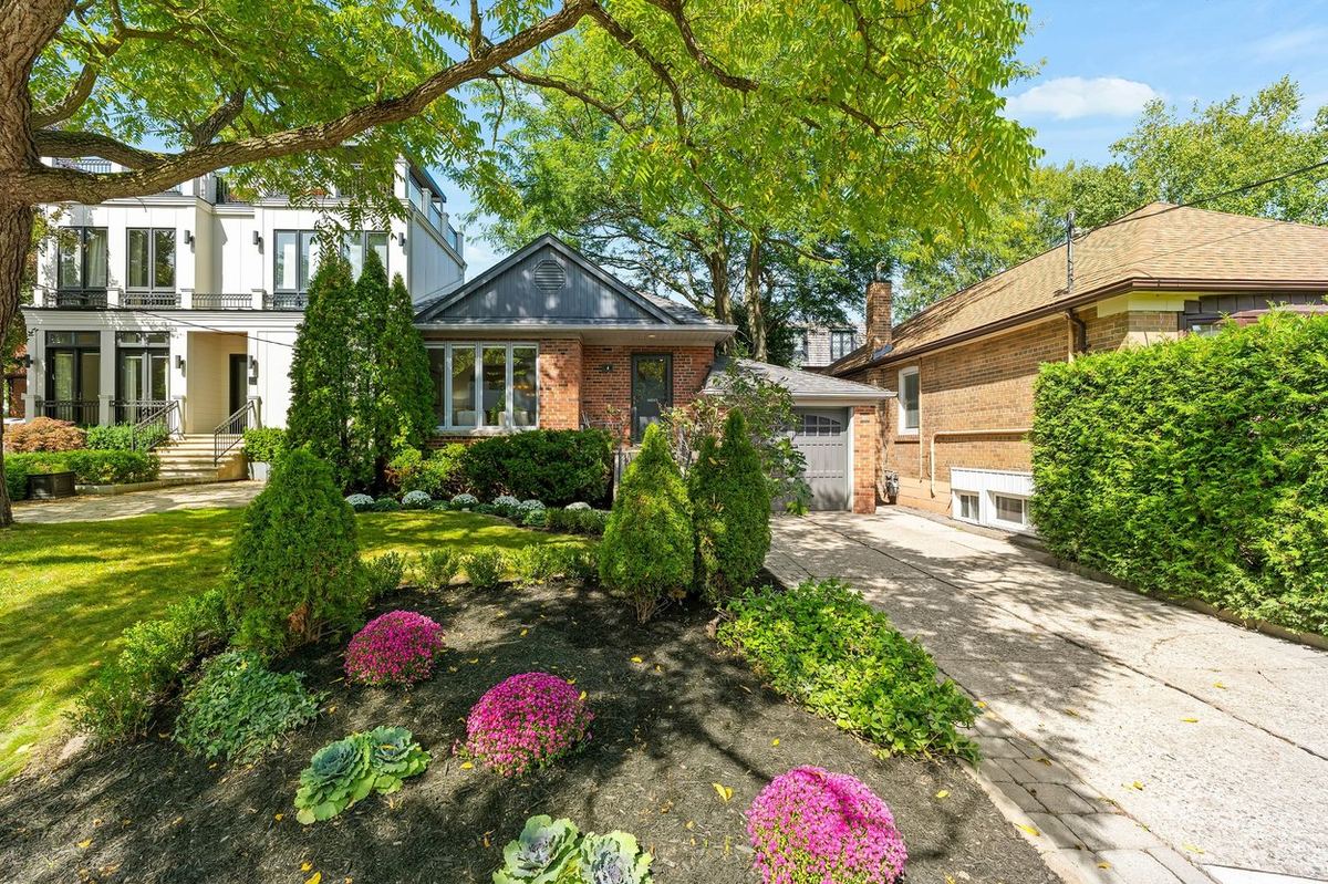 The front exterior of 4 Lyndhurst Court